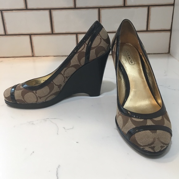 Coach Signature Kerryann Wedge - Picture 2 of 4